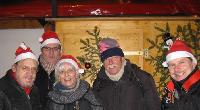 TELI-Vorweihnachts-Treffen 2016 TELI-Treffen am Haidhauser Christkindelsmarkt 2016 in München. Von links: Klaus Wagner, Arno Kral, Silvia Stettmayer, Friedrich Münzel, Peter Knoll. © Wolfgang Gode.