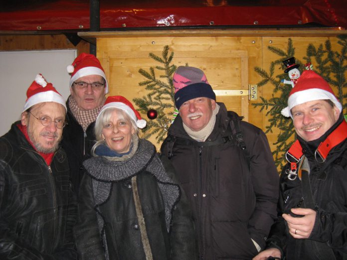 TELI-Vorweihnachts-Treffen 2016 TELI-Treffen am Haidhauser Christkindelsmarkt 2016 in München. Von links: Klaus Wagner, Arno Kral, Silvia Stettmayer, Friedrich Münzel, Peter Knoll. © Wolfgang Gode.