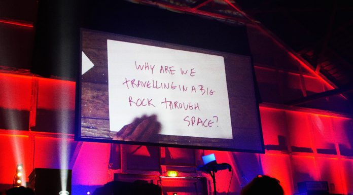 Von Populismus, Atem-Atomen und Zukunftsvisionen Vortrag/Show von Lawrence Krauss – DIE zentrale Frage (Bild: Dörte Sasse)